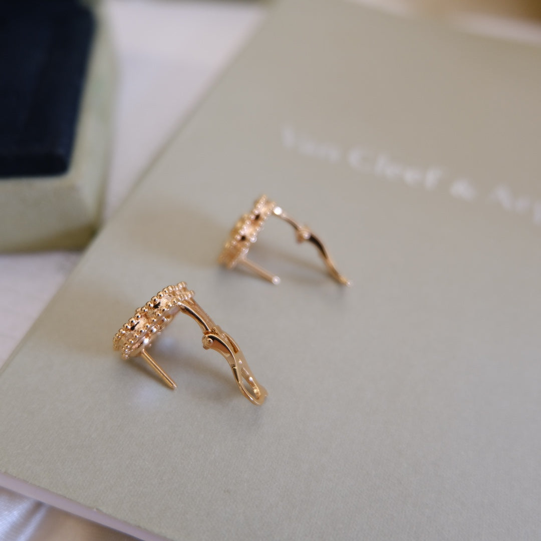 [Glow Muse]LUCKY PINK GOLD WHITE MOP EARRINGS