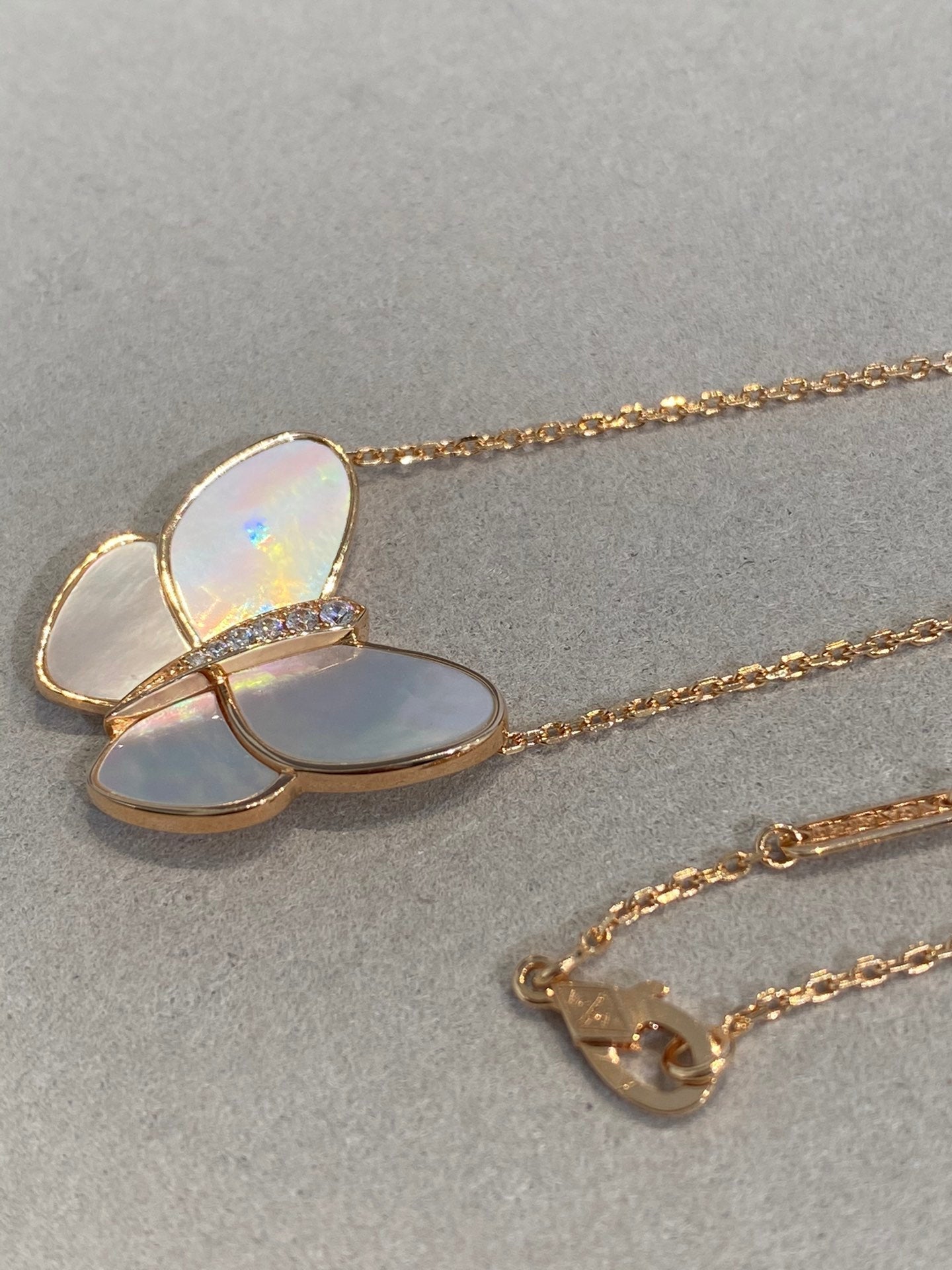 [Glow Muse]BUTTERFLY GOLD MOP DIAMOND NECKLACE