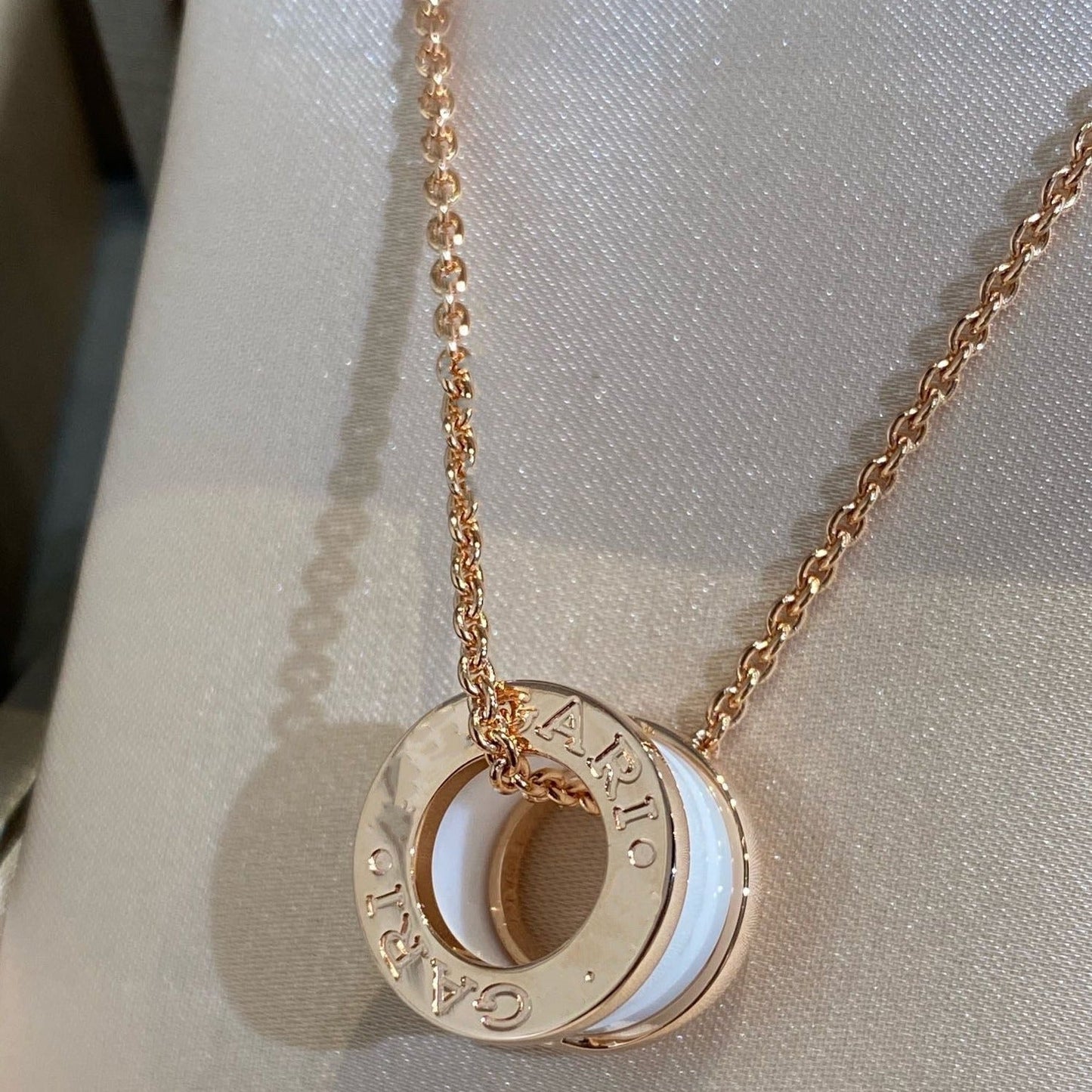 [Glow Muse]ZERO 1 WHITE CERAMIC PINK GOLD NECKLACE