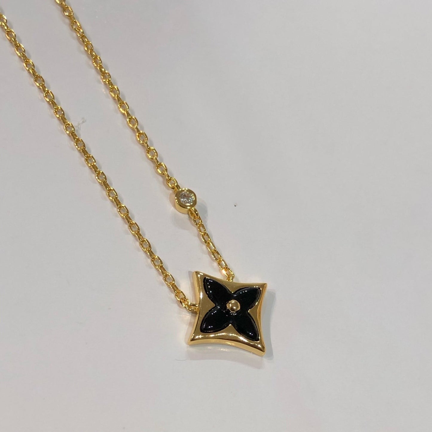 [Glow Muse]STAR BLACK MOP NECKLACE