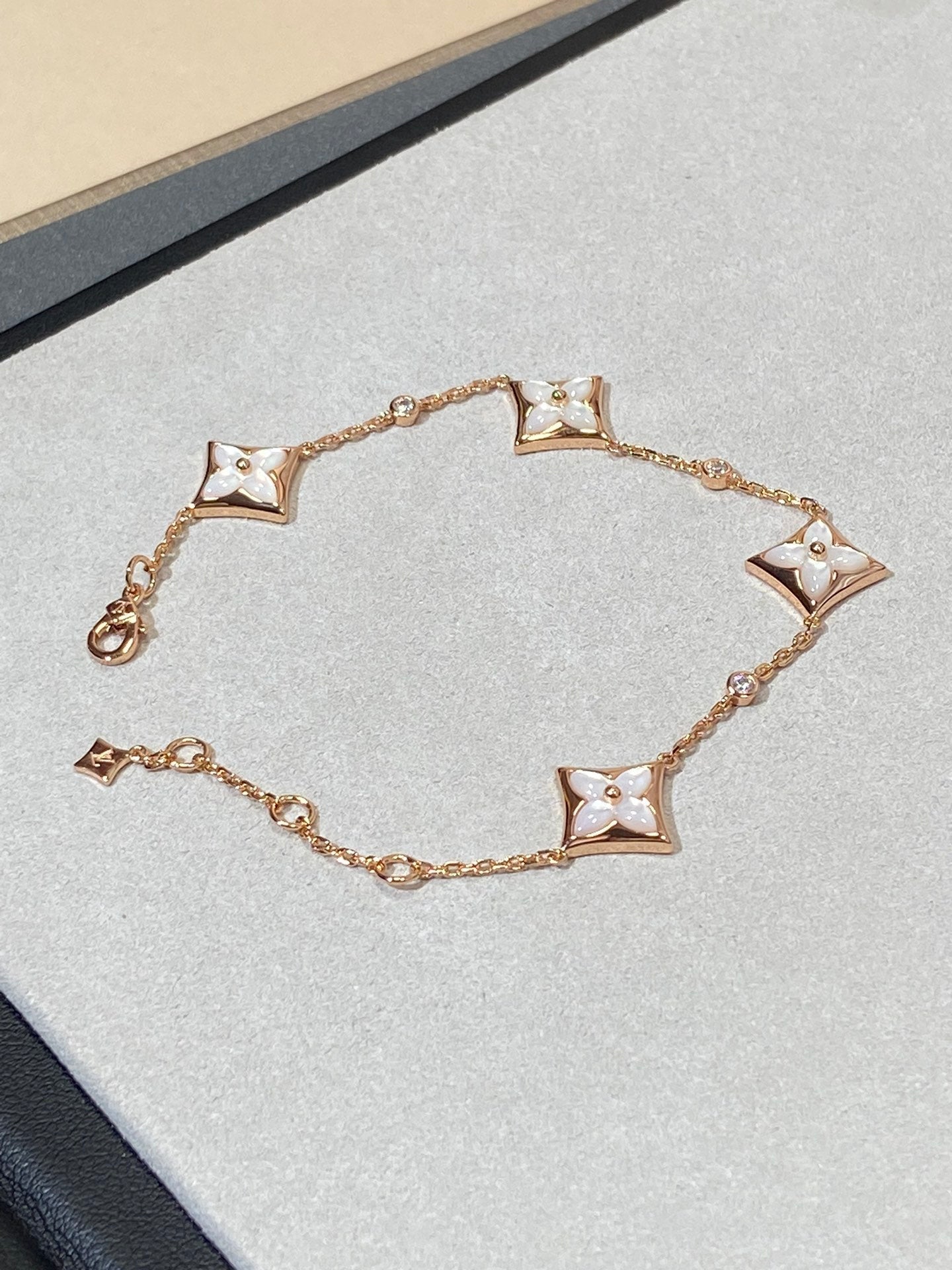 [Glow Muse]STAR 4 MOTIF MOP DIAMOND PINK GOLD BRACELET