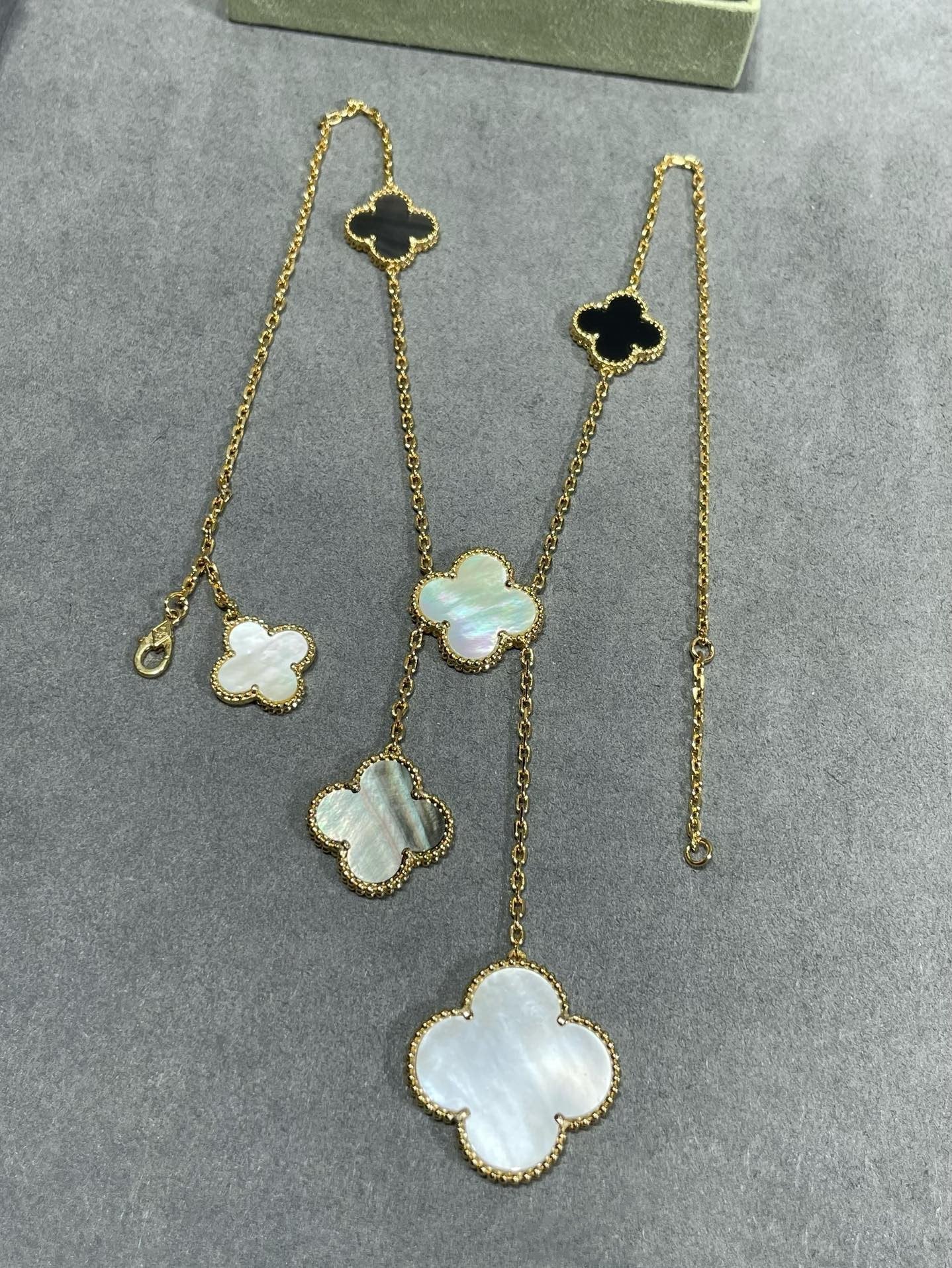 [Glow Muse]CLOVER 6 MOTIF MOP ONYX GOLD NECKLACE