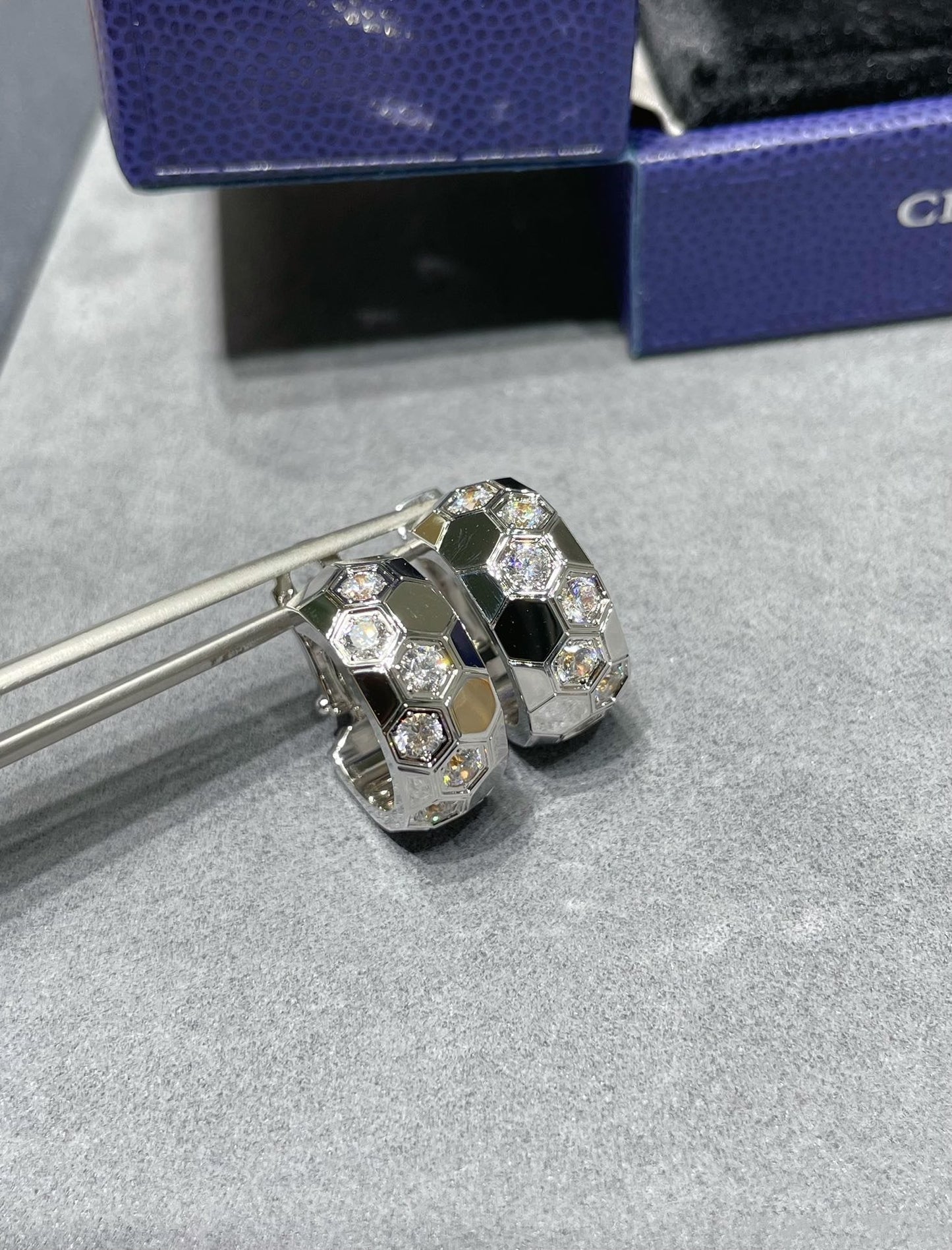 [Glow Muse]BEE LOVE DIAMOND HOOP EARRINGS