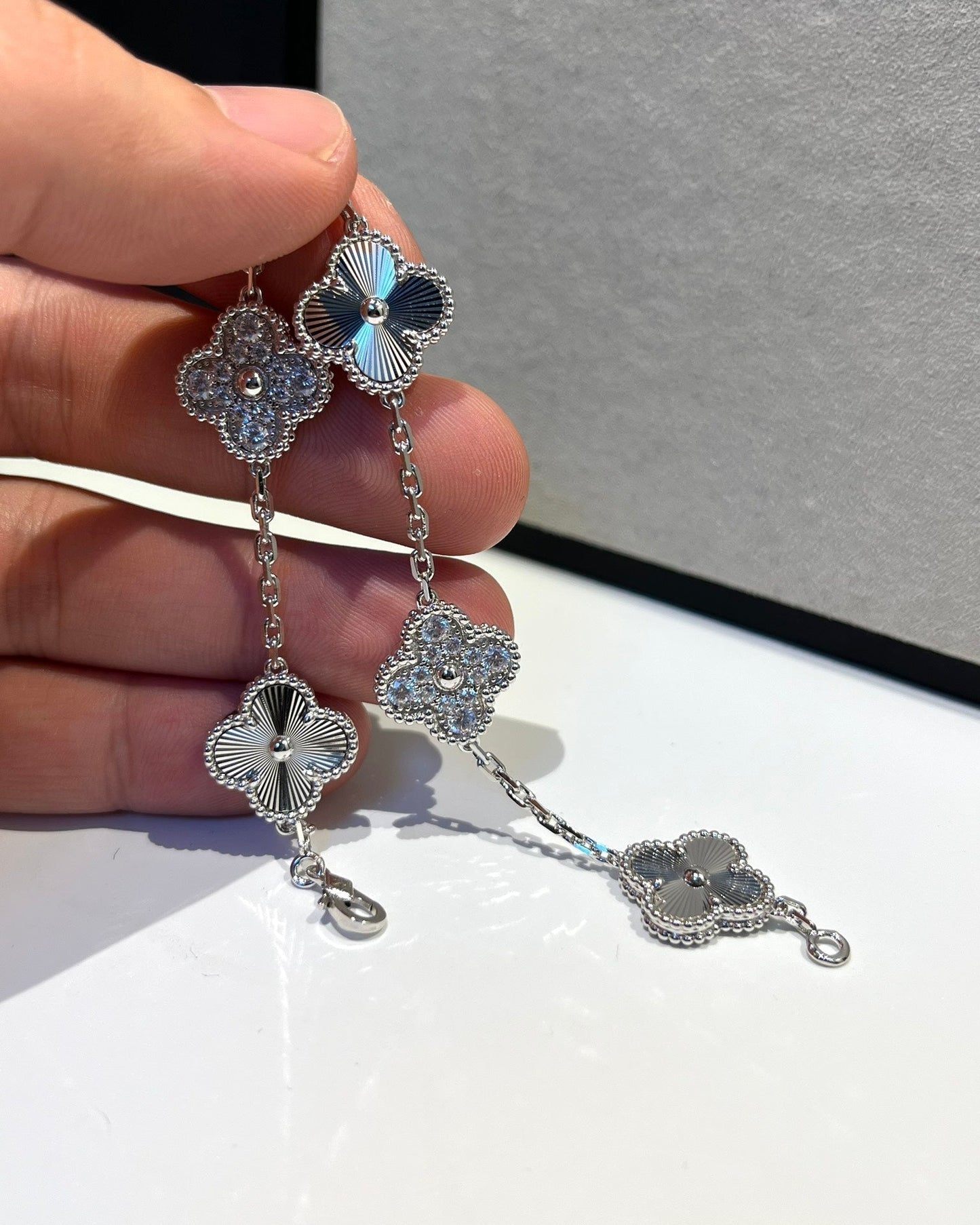 [⭐Glow Muse] CLOVER 5 MOTIF LASER BRACELET COLLECTION