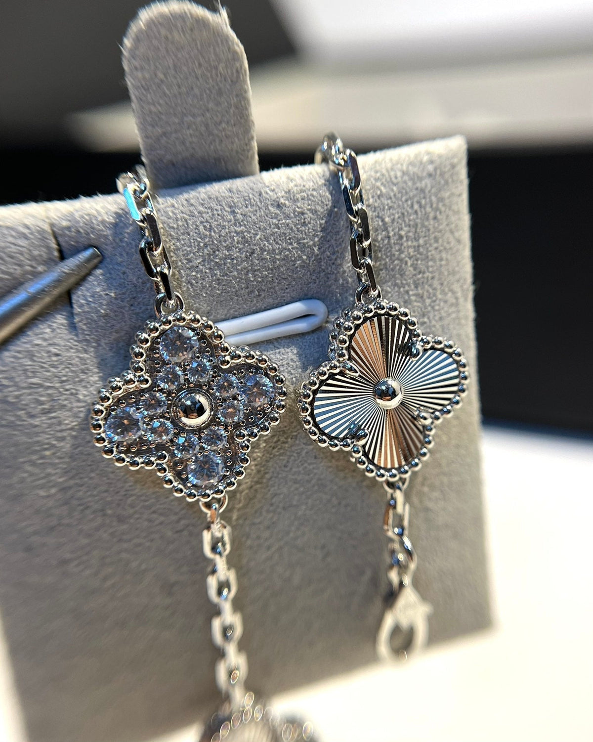 [Glow Muse] CLOVER 5 MOTIF LASER BRACELET COLLECTION