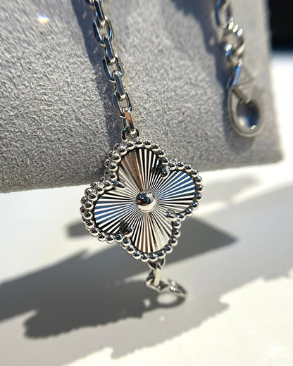 [⭐Glow Muse] CLOVER 5 MOTIF LASER BRACELET COLLECTION