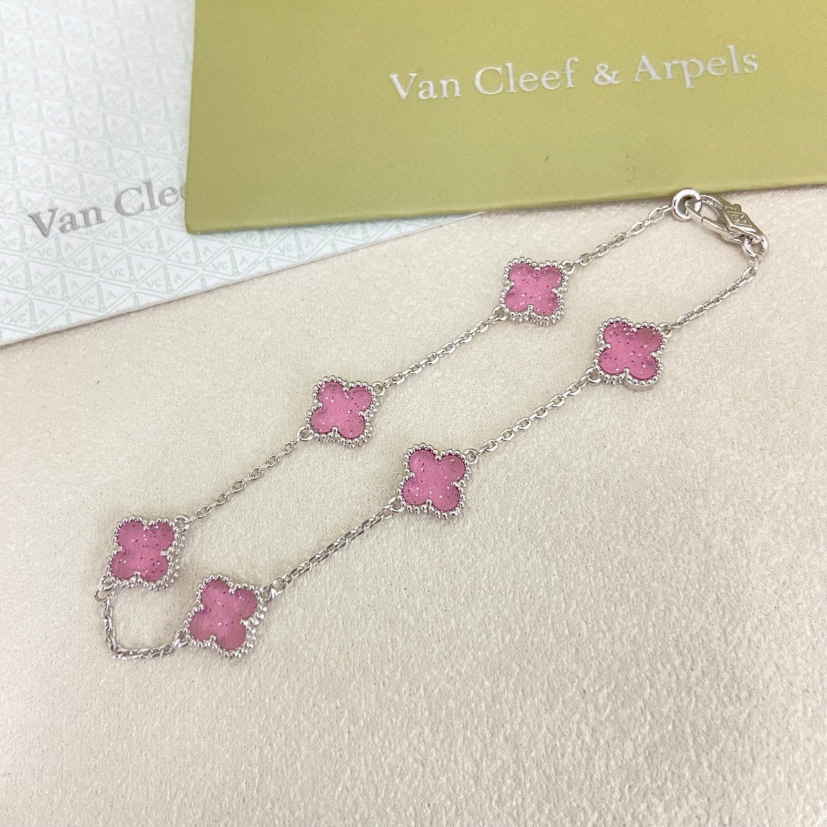 [⭐Glow Muse]2026 NEW CLOVER 6 MOTIF BUBBLE PINK ENAMEL BRACELET