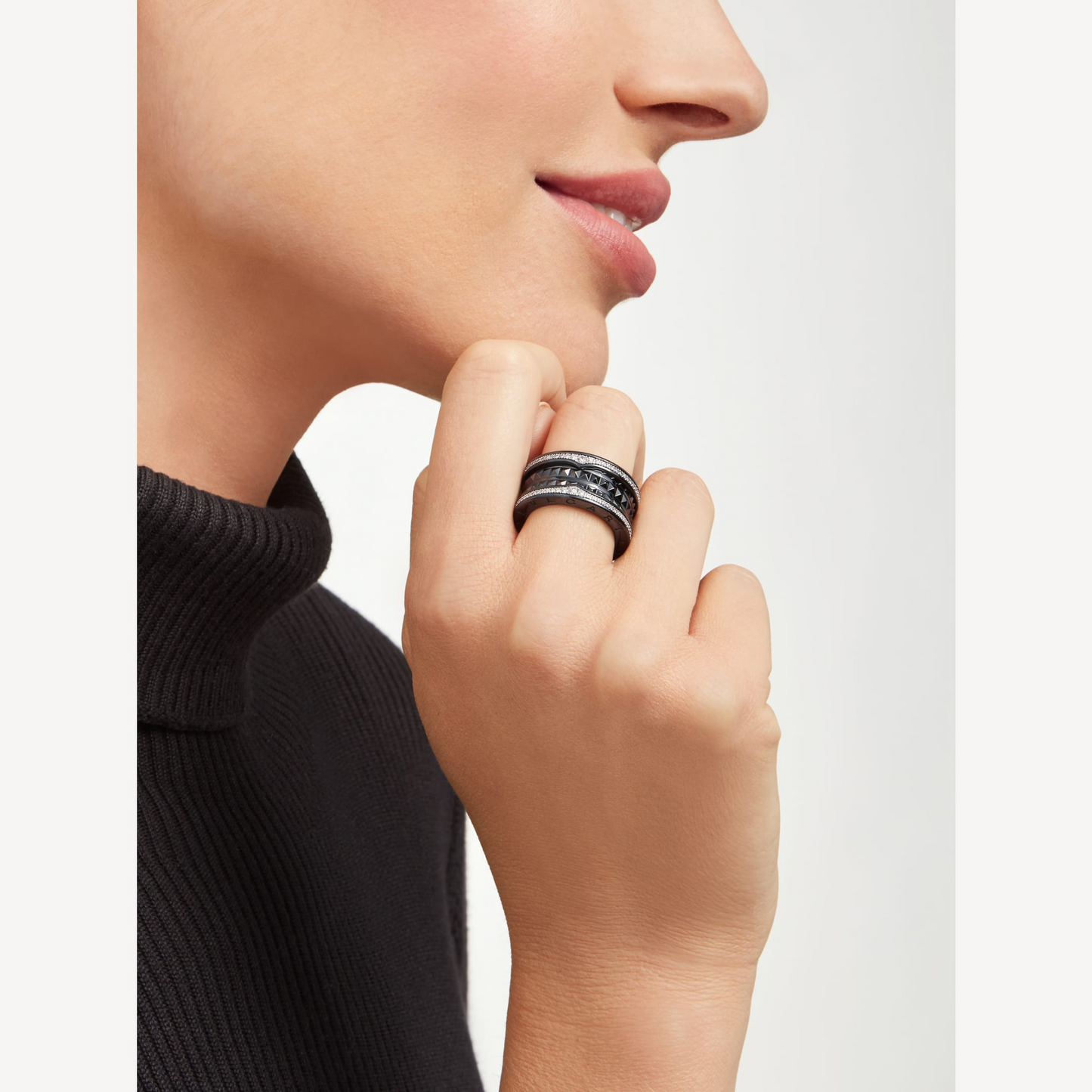 [Glow Muse]ZERO 1 ROCK FOUR-BAND BLACK CERAMIC WITH STUDDED SPIRAL AND PAVED DIAMONDS RING