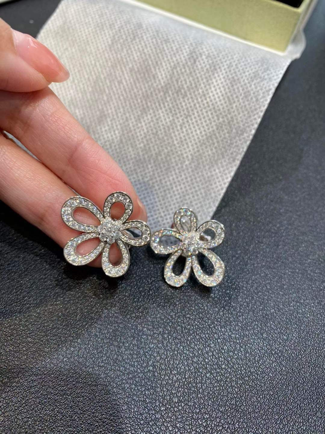 [⭐Glow Muse]FLOWERLACE EARRINGS FULL DIAMONDS