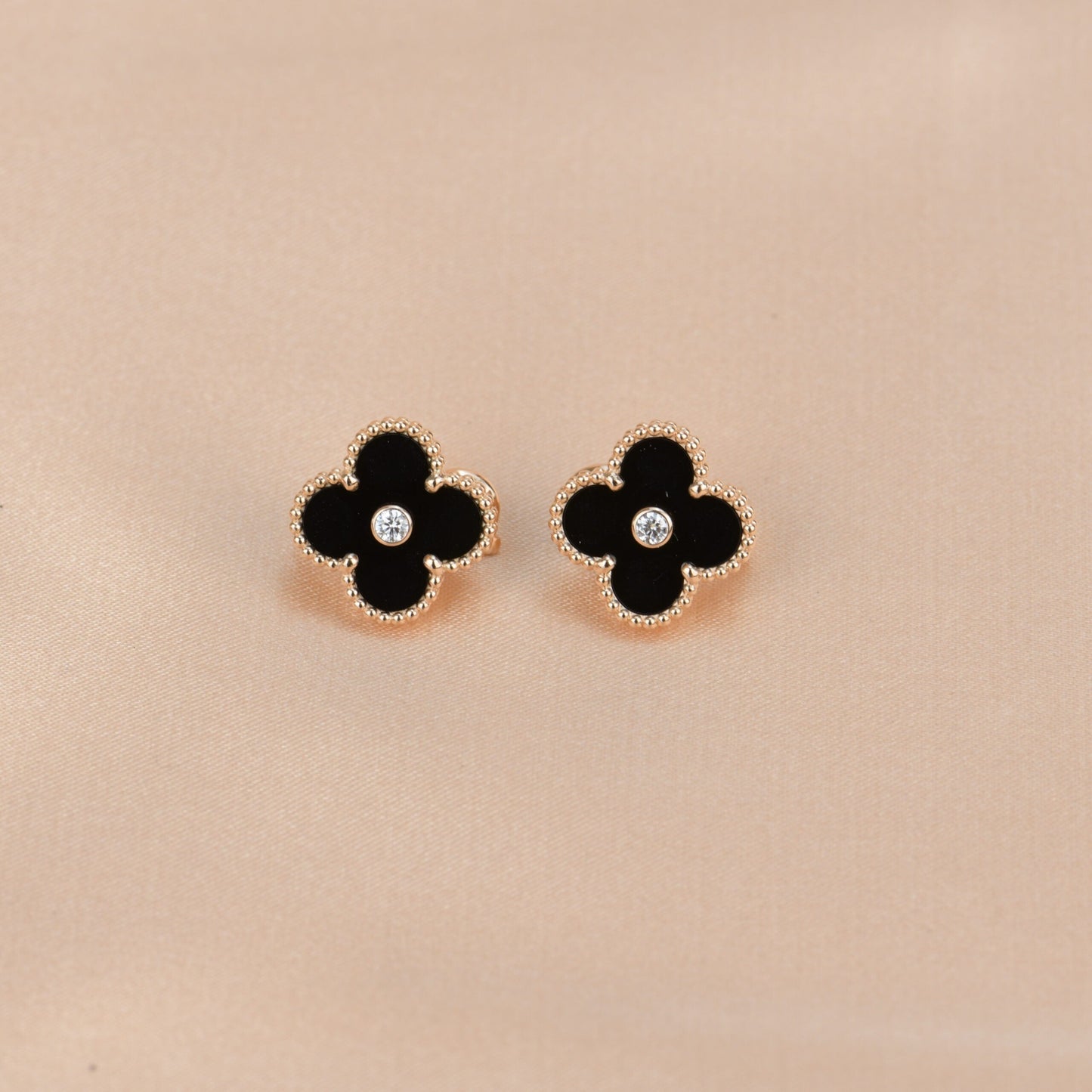 [Glow Muse]CLOVER MEDIUM 1 MOTIFS ONYX DIAMOND EARRINGS