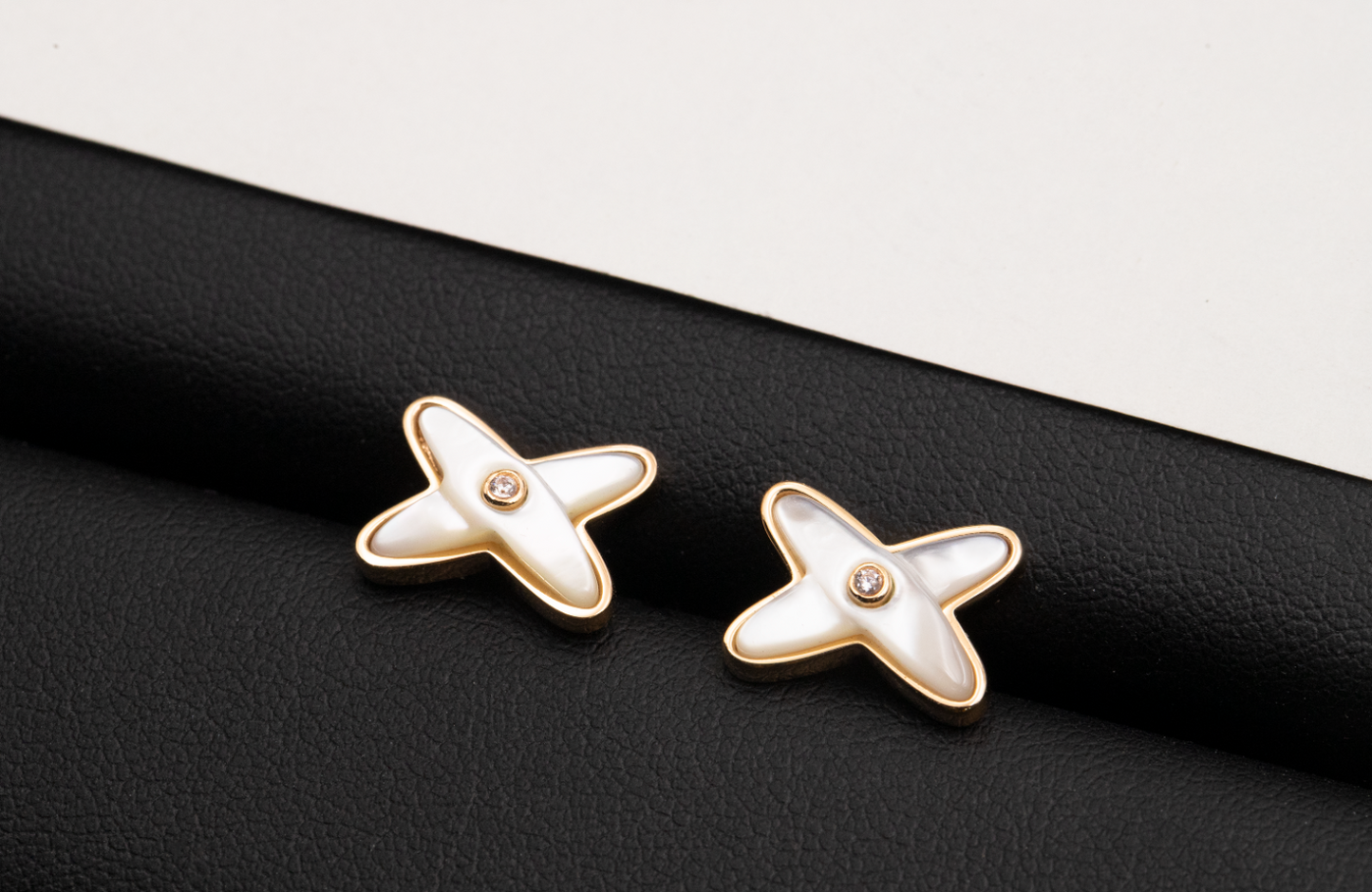 [Glow Muse]JEUX DE WHITE MOP PINK GOLD DIAMOND EARRINGS