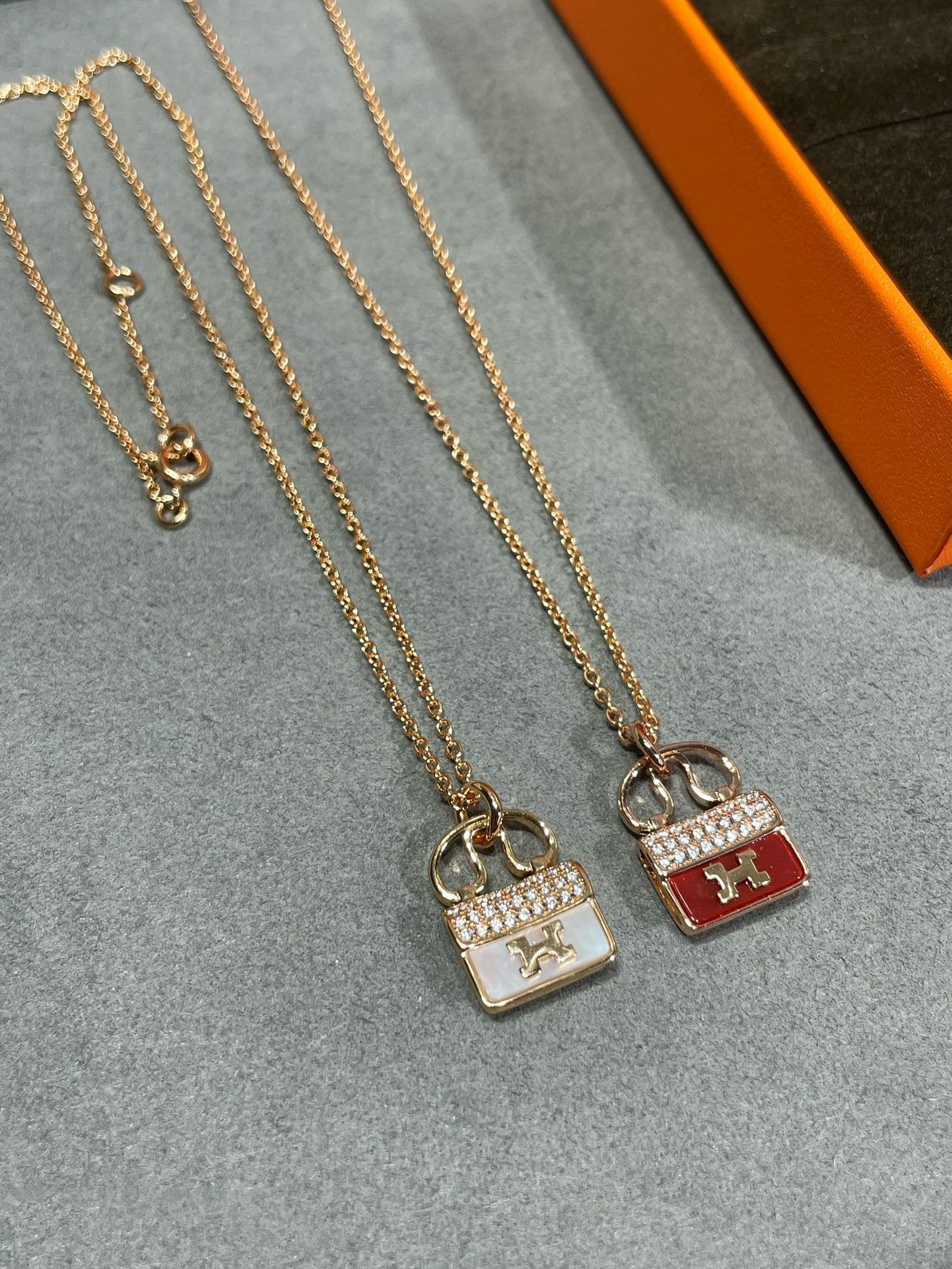 [Glow Muse]H CIRCE MOISSANITE PENDANT NECKLACE GOLD