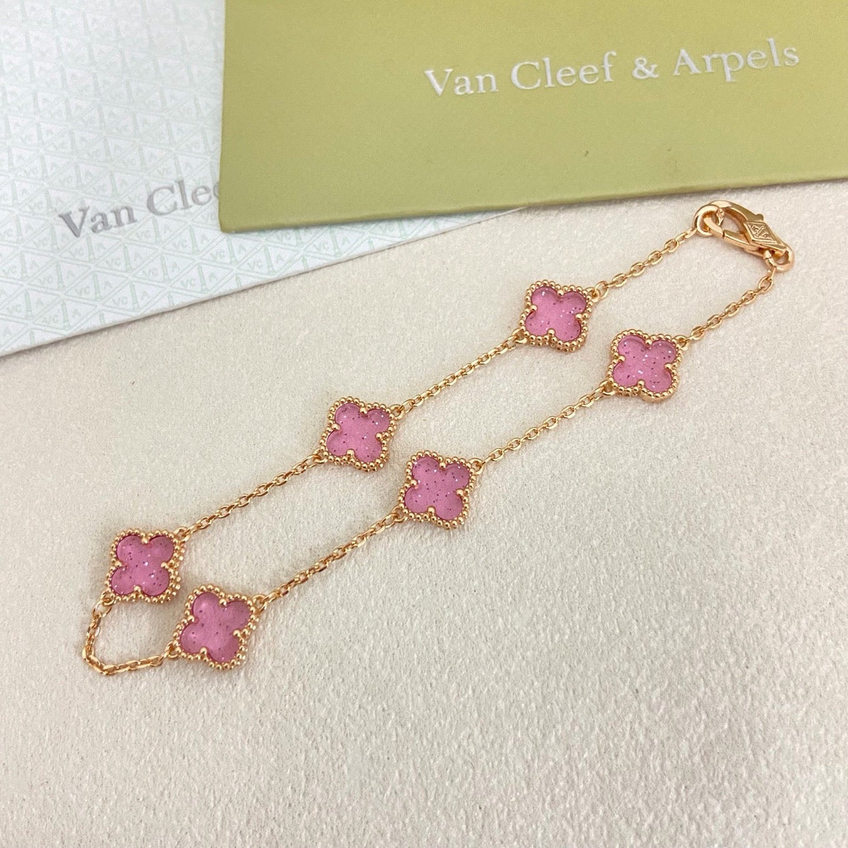 [⭐Glow Muse]2026 NEW CLOVER 6 MOTIF BUBBLE PINK ENAMEL BRACELET