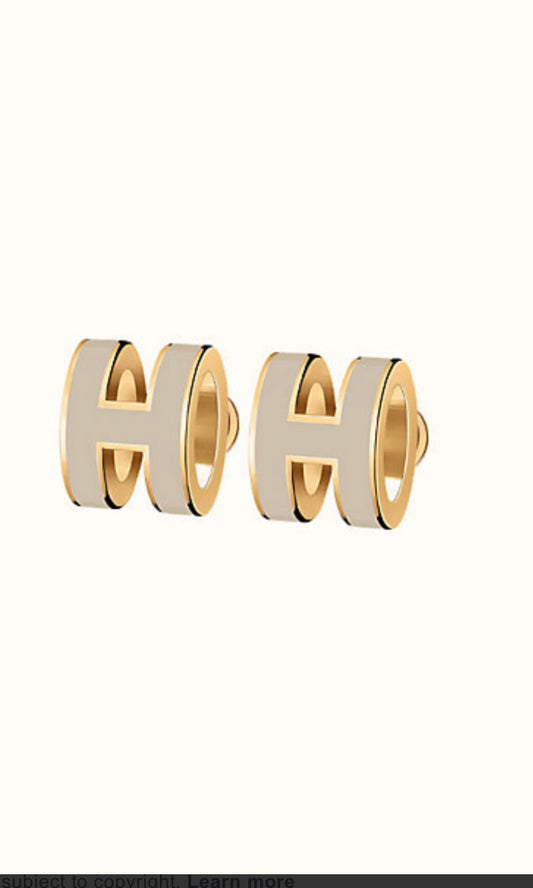 [Glow Muse]MINI POP H GOLD EARRINGS GREY