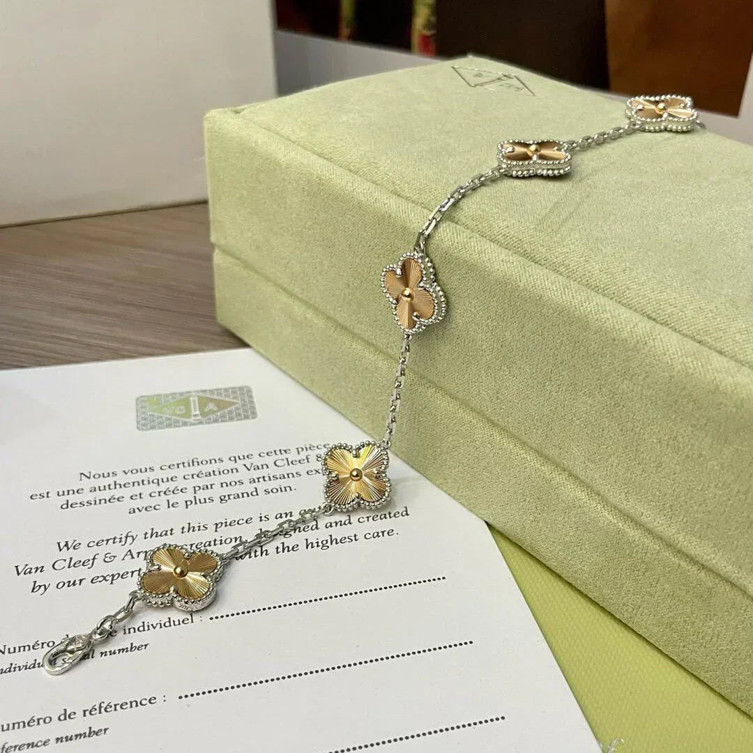 [Glow Muse] CLOVER 5 MOTIF LASER BRACELET COLLECTION