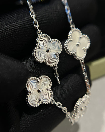 [⭐Glow Muse] CLOVER 5 MOTIF LASER BRACELET COLLECTION