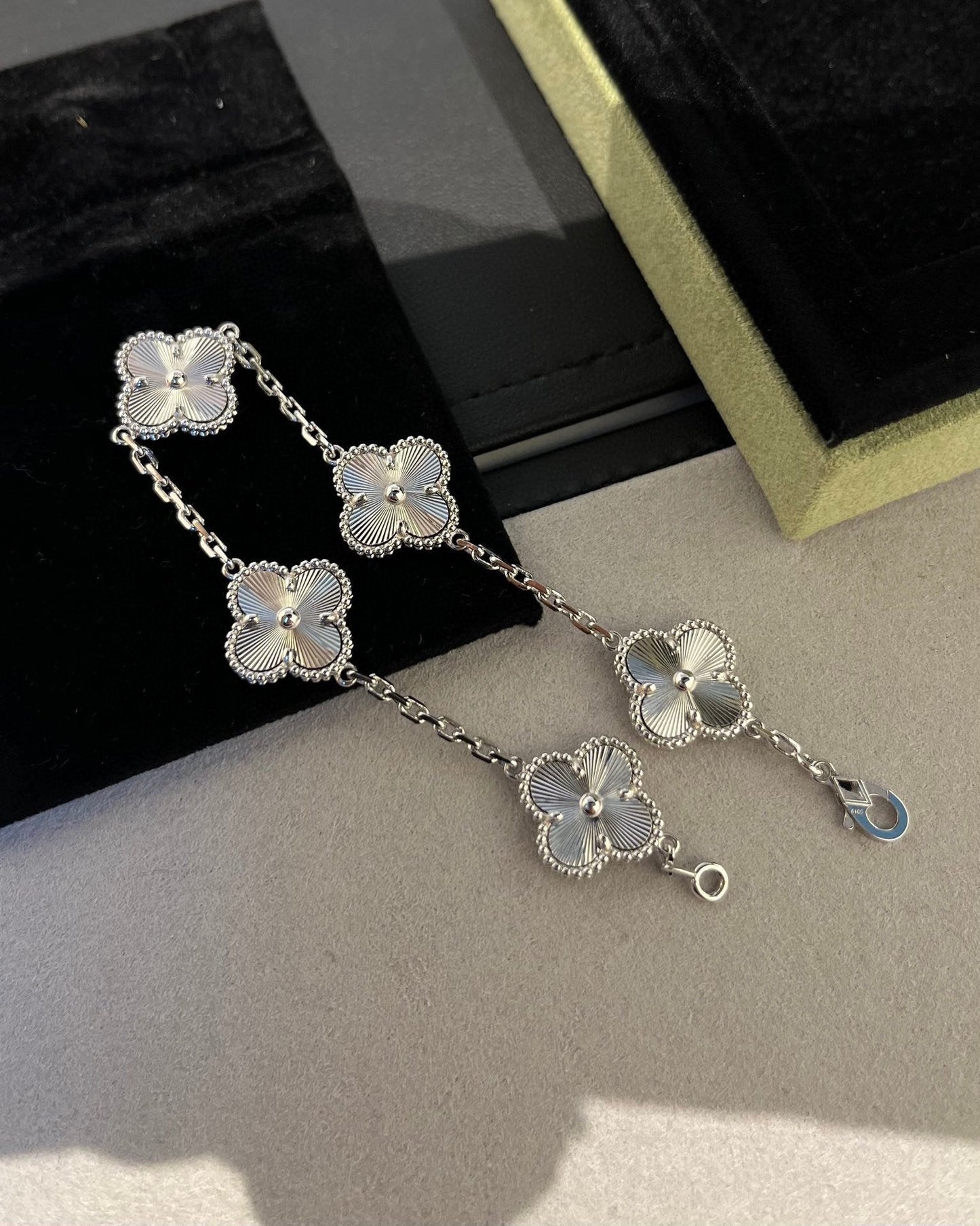 [⭐Glow Muse] CLOVER 5 MOTIF LASER BRACELET COLLECTION